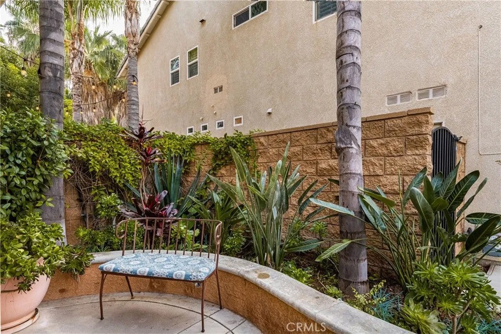 5780 Mapleview Drive