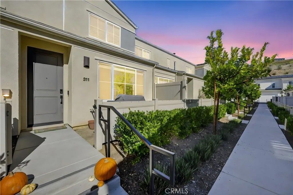 Photo of 311 Seedling Way, Fallbrook, CA 92028 (MLS # SW25255676)