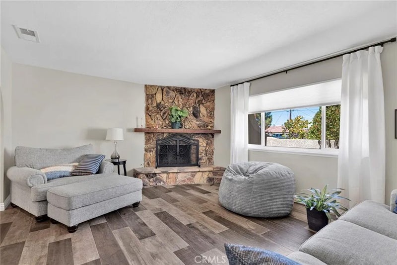 14941 Walnut Street
