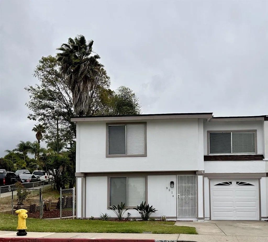 Photo of 921 Lemon Avenue, Vista, CA 92084 (MLS # NDP2600634)