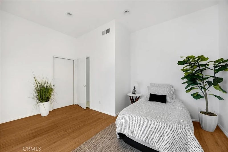 110 E Santa Fe Court