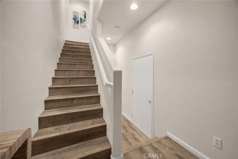 110 E Santa Fe Court