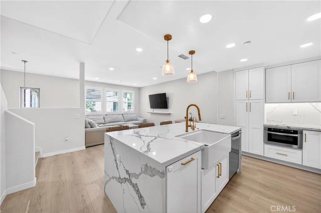 Photo of 2827 W Edinger Avenue, Santa Ana, CA 92704 (MLS # AR26081667)