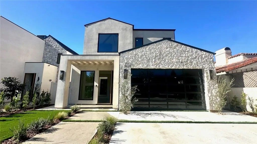 Photo of 4623 Atoll Avenue, Sherman Oaks, CA 91423 (MLS # SR26012647)