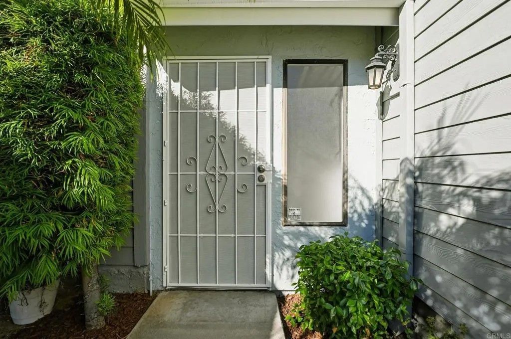 Photo of 374 Forest Place, Vista, CA 92083 (MLS # NDP2510392)