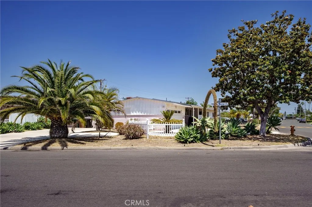 8851 La Grand Avenue