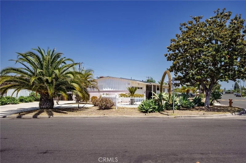 8851 La Grand Avenue