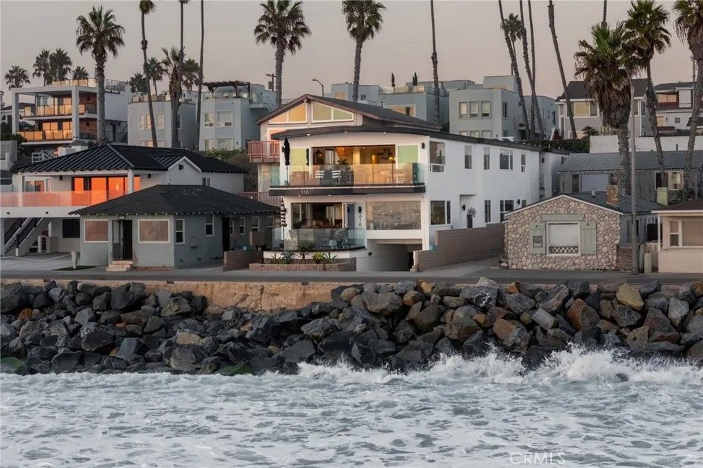 Photo of 516 S S The Strand, Oceanside, CA 92054 (MLS # OC25278989)