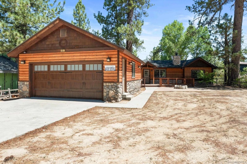 651 Cienega