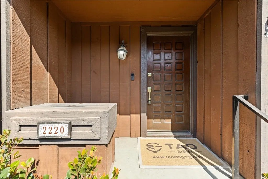 2220 Mount Shasta Drive