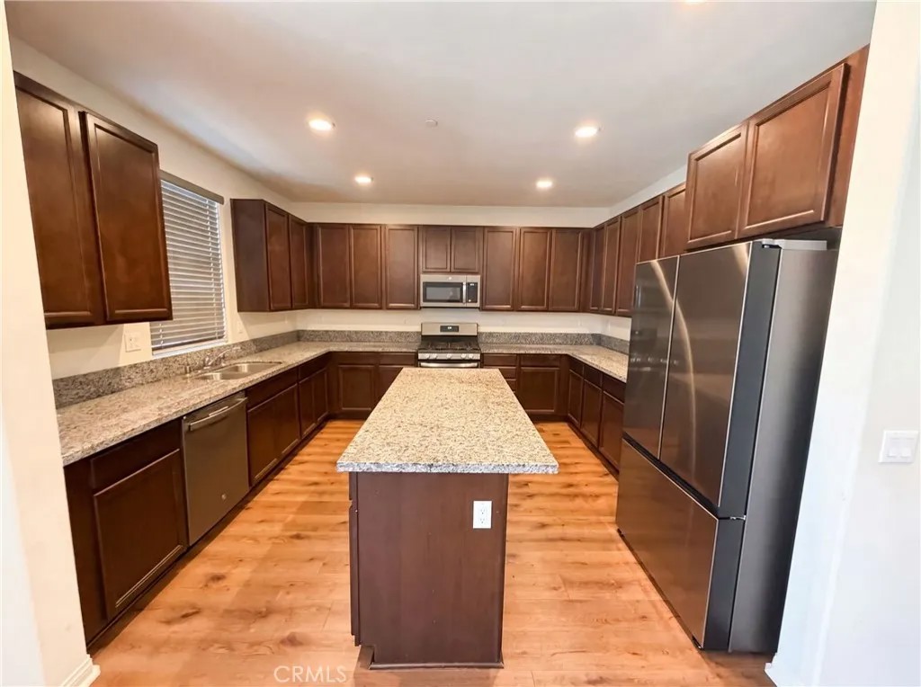 1182 Woodbury