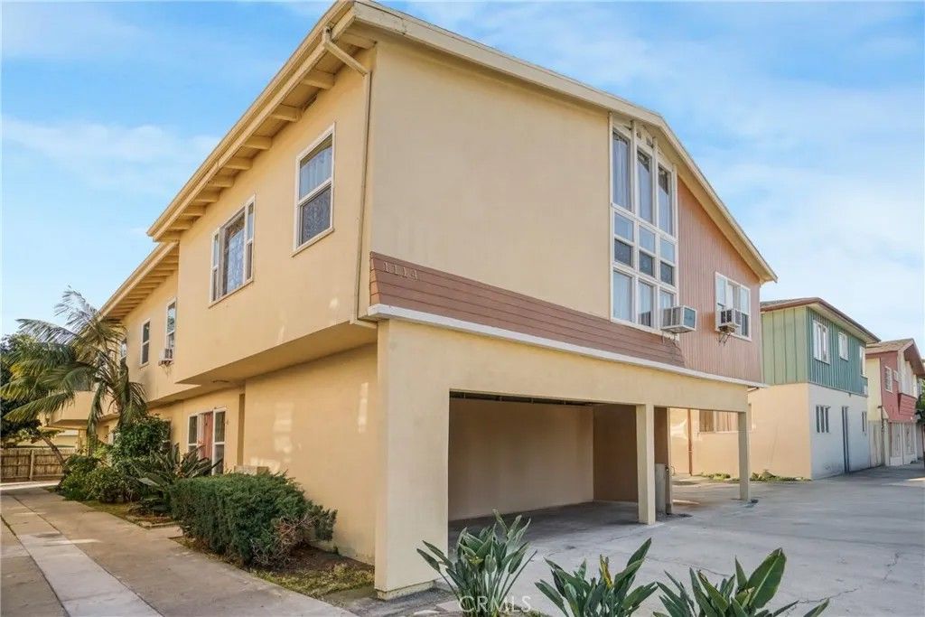 Photo of 1114 S Sherbourne Dr, Los Angeles, CA 90035 (MLS # SB26027831)