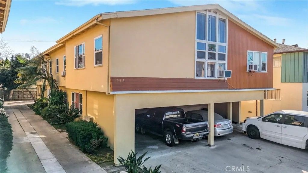 Photo of 1114 S Sherbourne Dr, Los Angeles, CA 90035 (MLS # SB26027831)