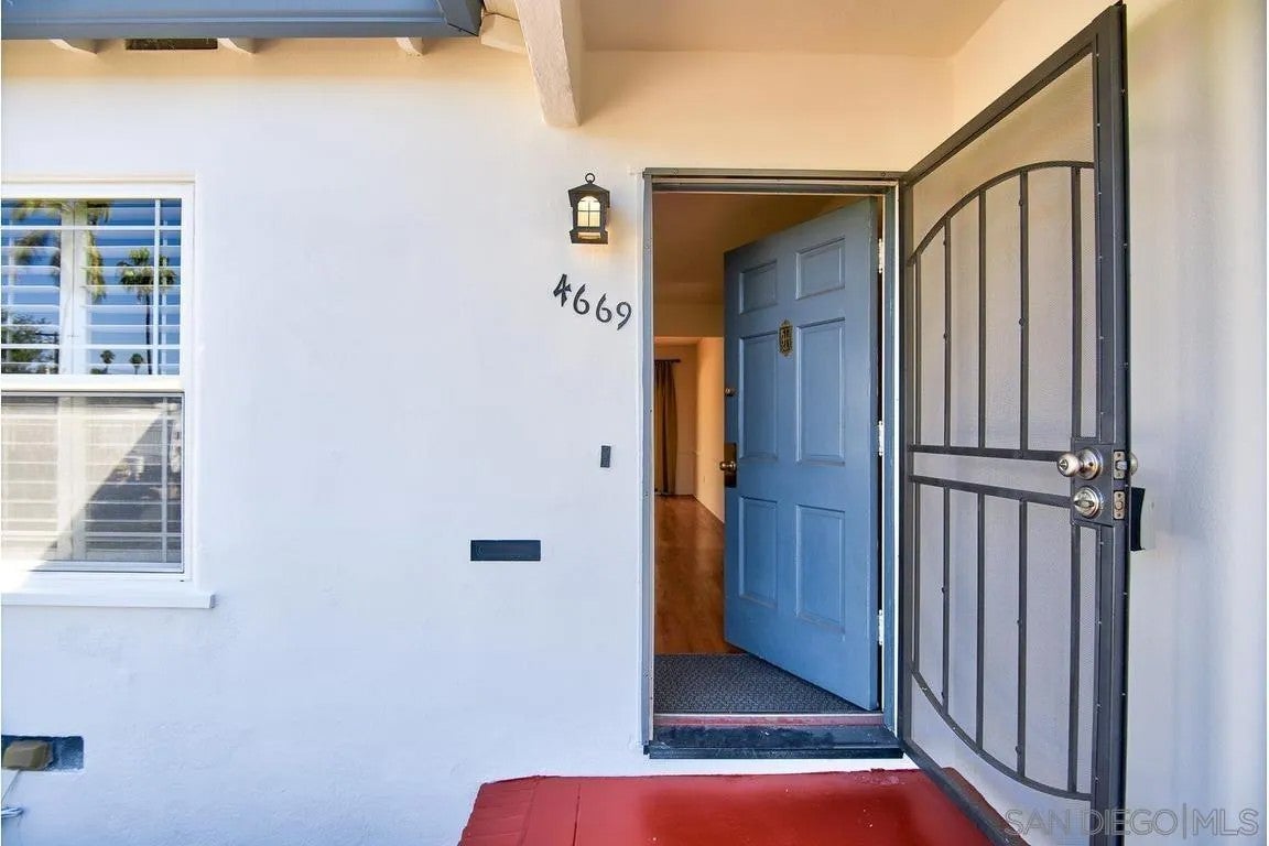 4669 Valencia Dr