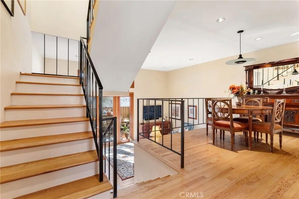 Photo of 12380 Chandler Blvd, Valley Village, CA 91607 (MLS # SR26032233)