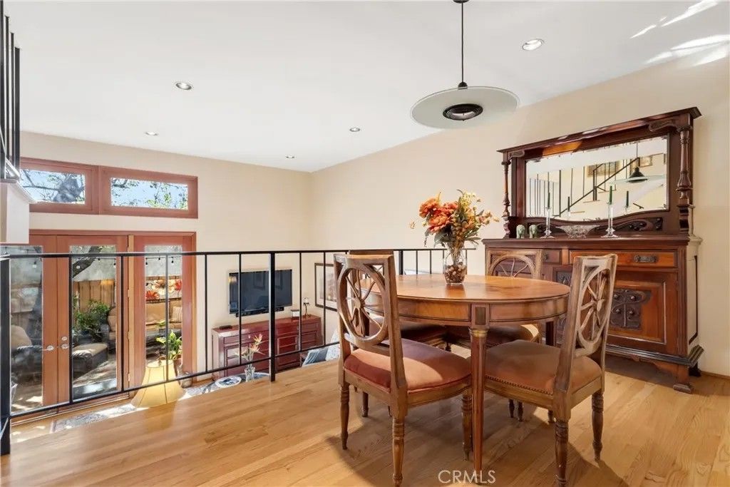 Photo of 12380 Chandler Blvd, Valley Village, CA 91607 (MLS # SR26032233)