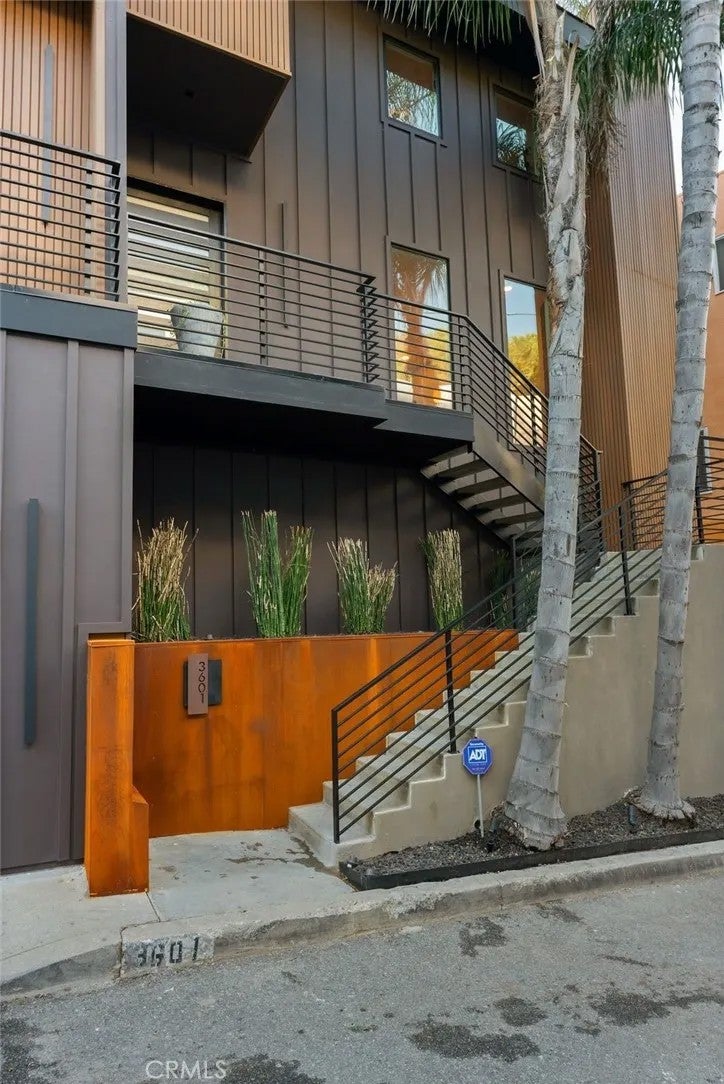 3601 Dixie Canyon Place