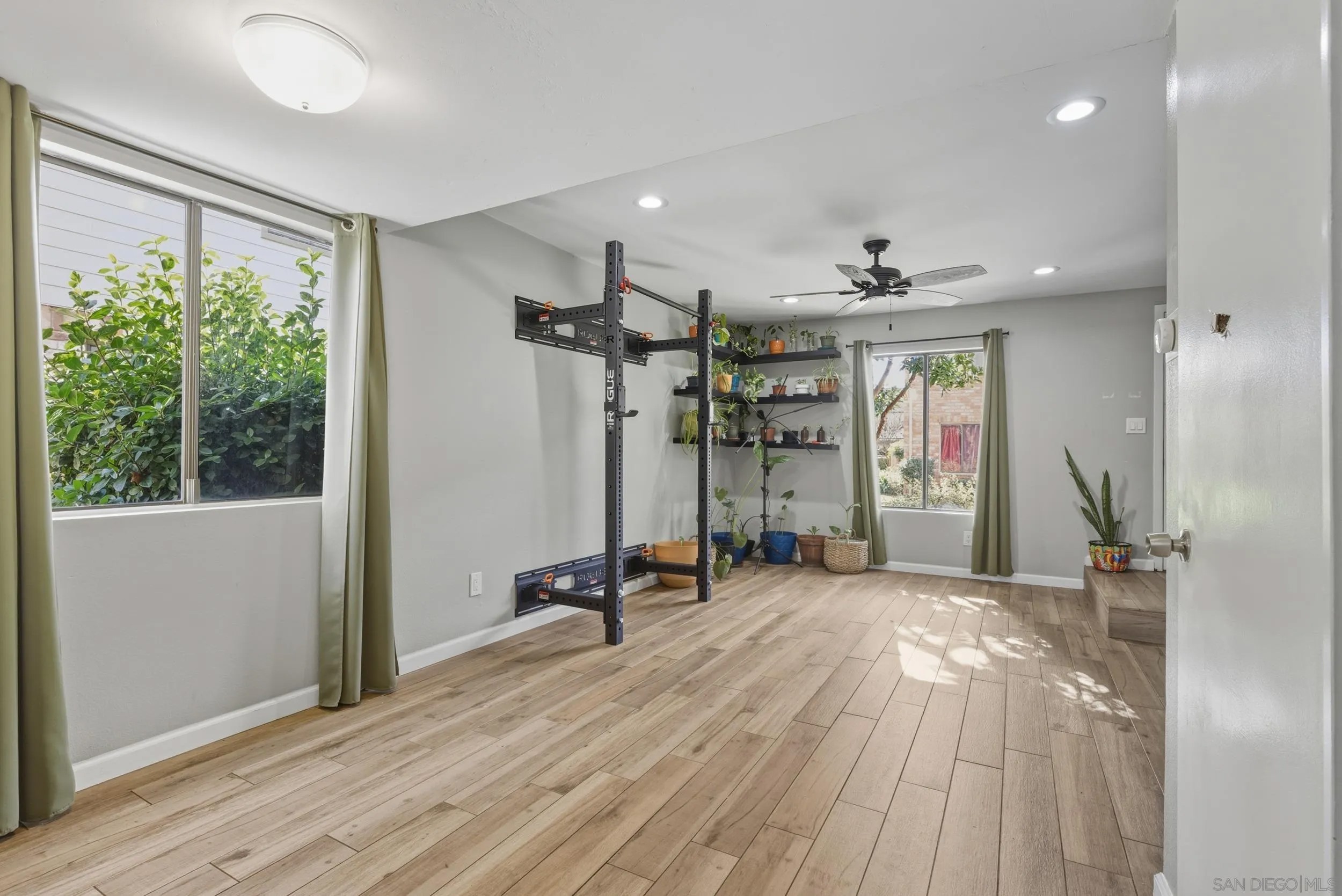 1277 N Mollison Ave F