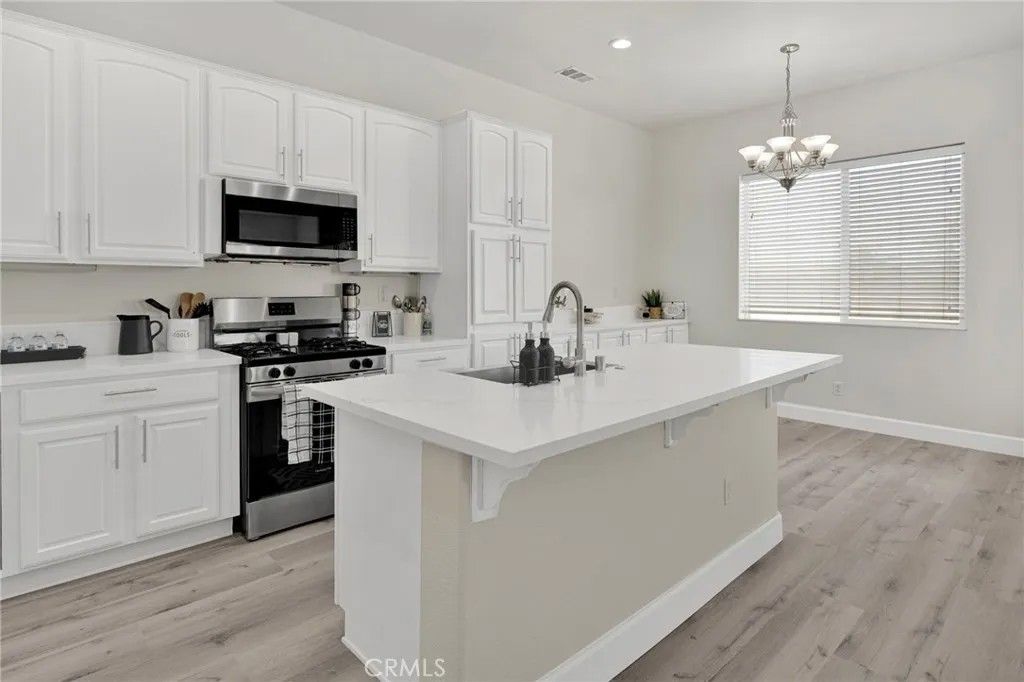 Photo of 10854 Aster Ln, Apple Valley, CA 92308 (MLS # HD26086641)