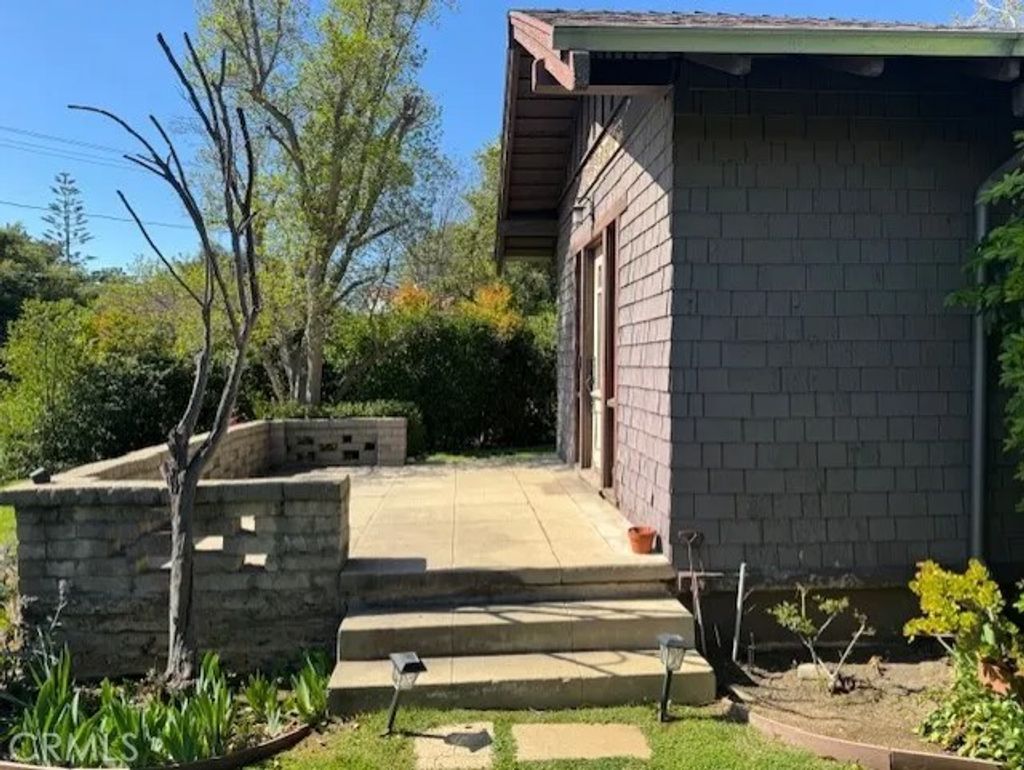 Photo of 745 S Catalina Avenue, Pasadena, CA 91106 (MLS # GD26052084)