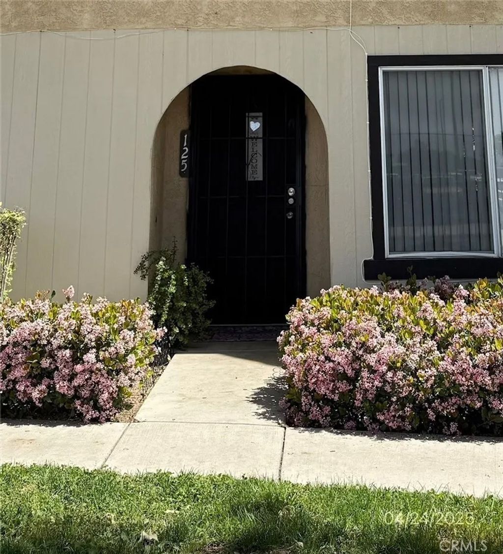 Photo of 125 Tiger Ln, San Jacinto, CA 92583 (MLS # IV25271213)