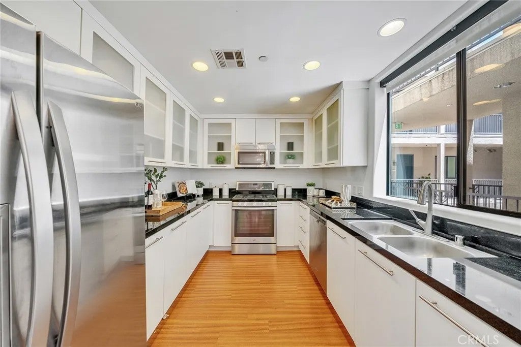 230 S Jackson 206
