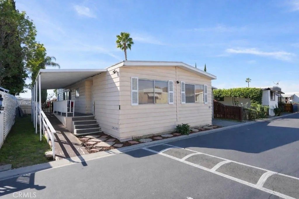 Photo of 3825 Crestmore Rd, Jurupa Valley, CA 92509 (MLS # CV26019547)