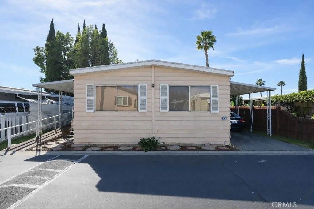 Photo of 3825 Crestmore Rd, Jurupa Valley, CA 92509 (MLS # CV26019547)