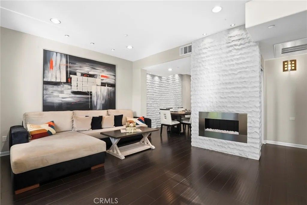 Photo of 879 Michigan Blvd #G, Pasadena, CA 91107 (MLS # PF26059043)