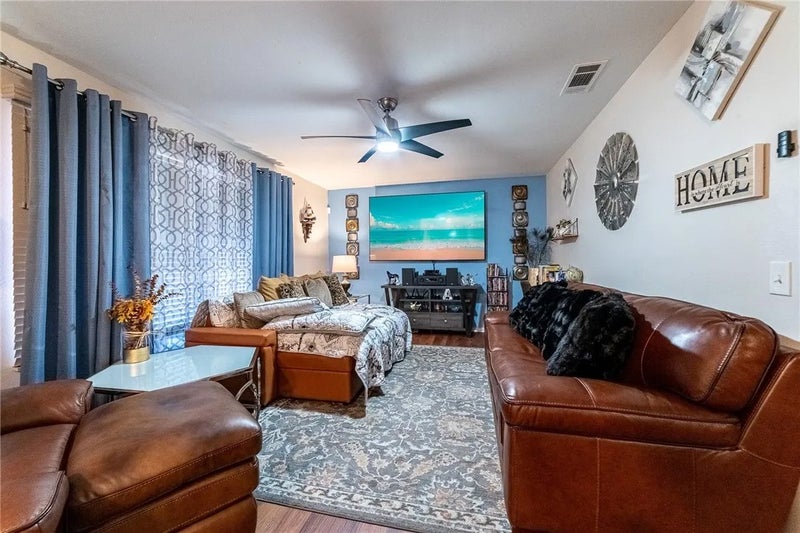 2810 W Devonshire