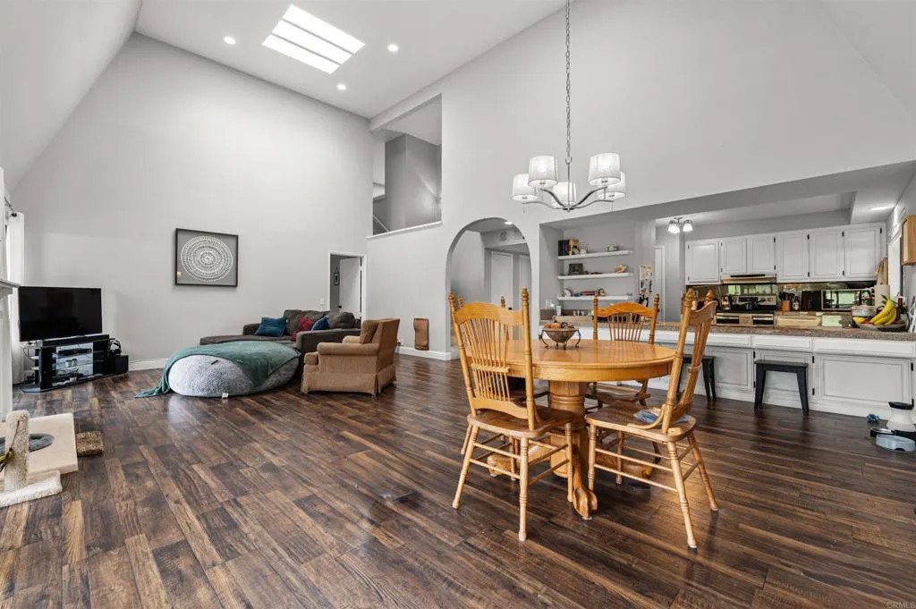 2537 Navarra Drive 9-B