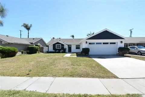 Tiny photo for 5082 Bluejay Cir, Huntington Beach, CA 92649 (MLS # OC25247947)