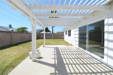 Tiny photo for 5082 Bluejay Cir, Huntington Beach, CA 92649 (MLS # OC25247947)