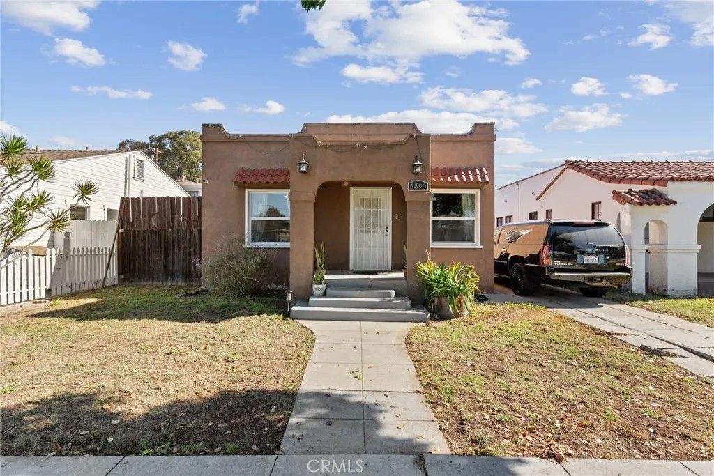 Photo of 5590 Lewis Ave, Long Beach, CA 90805 (MLS # SB25257589)