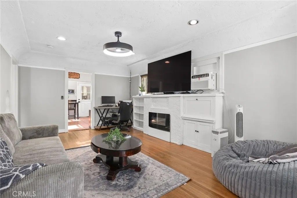 Photo of 5590 Lewis Ave, Long Beach, CA 90805 (MLS # SB25257589)