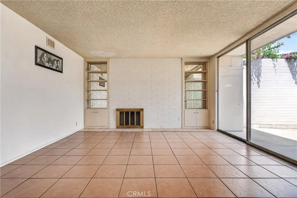 777 E Valley 136