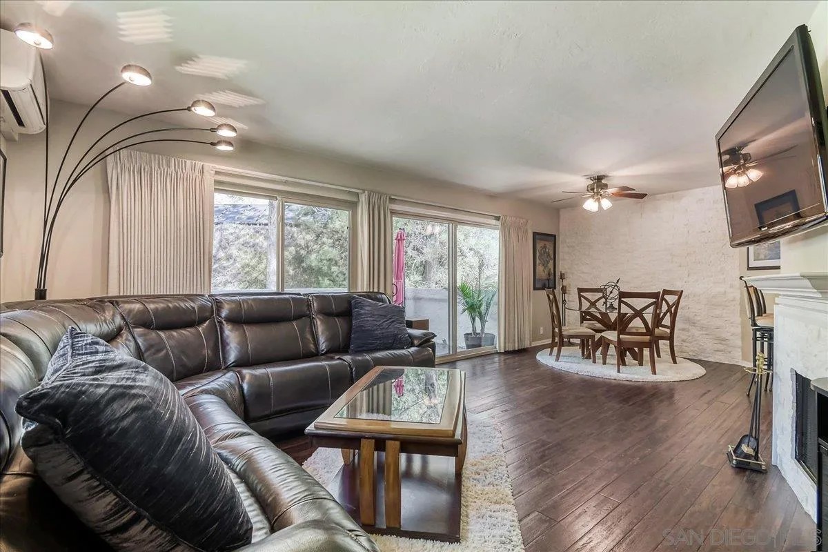 1262 River Glen Row 19