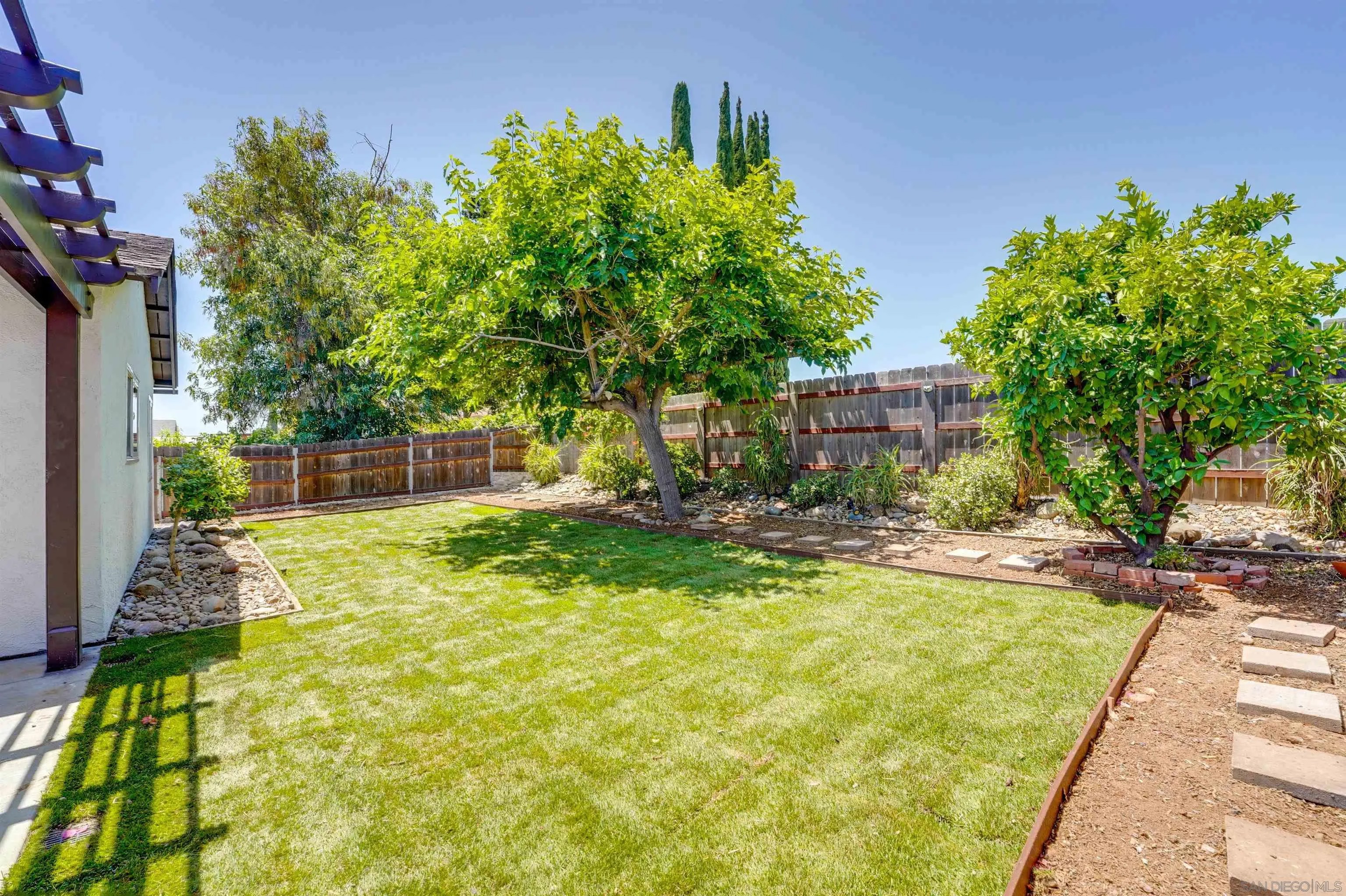 8896 Belfast Cir