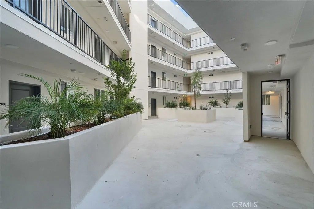 Photo of 8750 Sepulveda Boulevard #303, North Hills, CA 91343 (MLS # SR26071655)