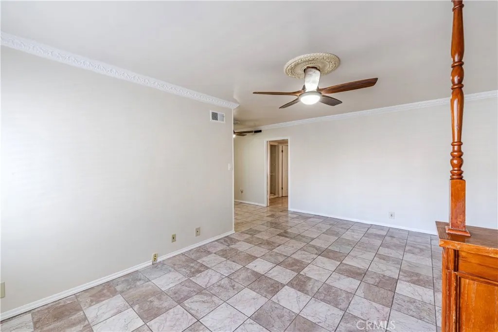 100 Cerritos Avenue 7