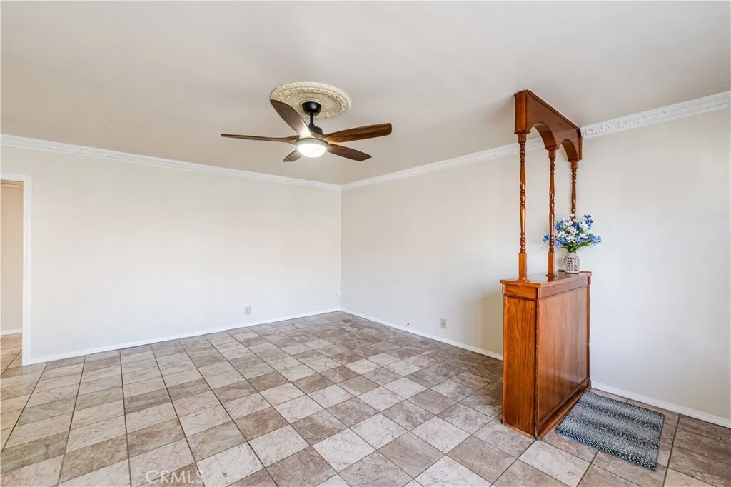100 Cerritos Avenue 7