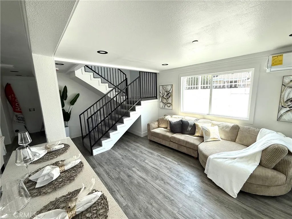 1677 E Imperial