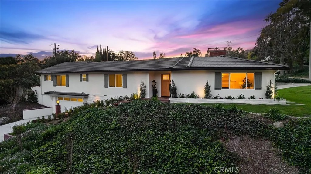 1985 Highland Oaks Drive