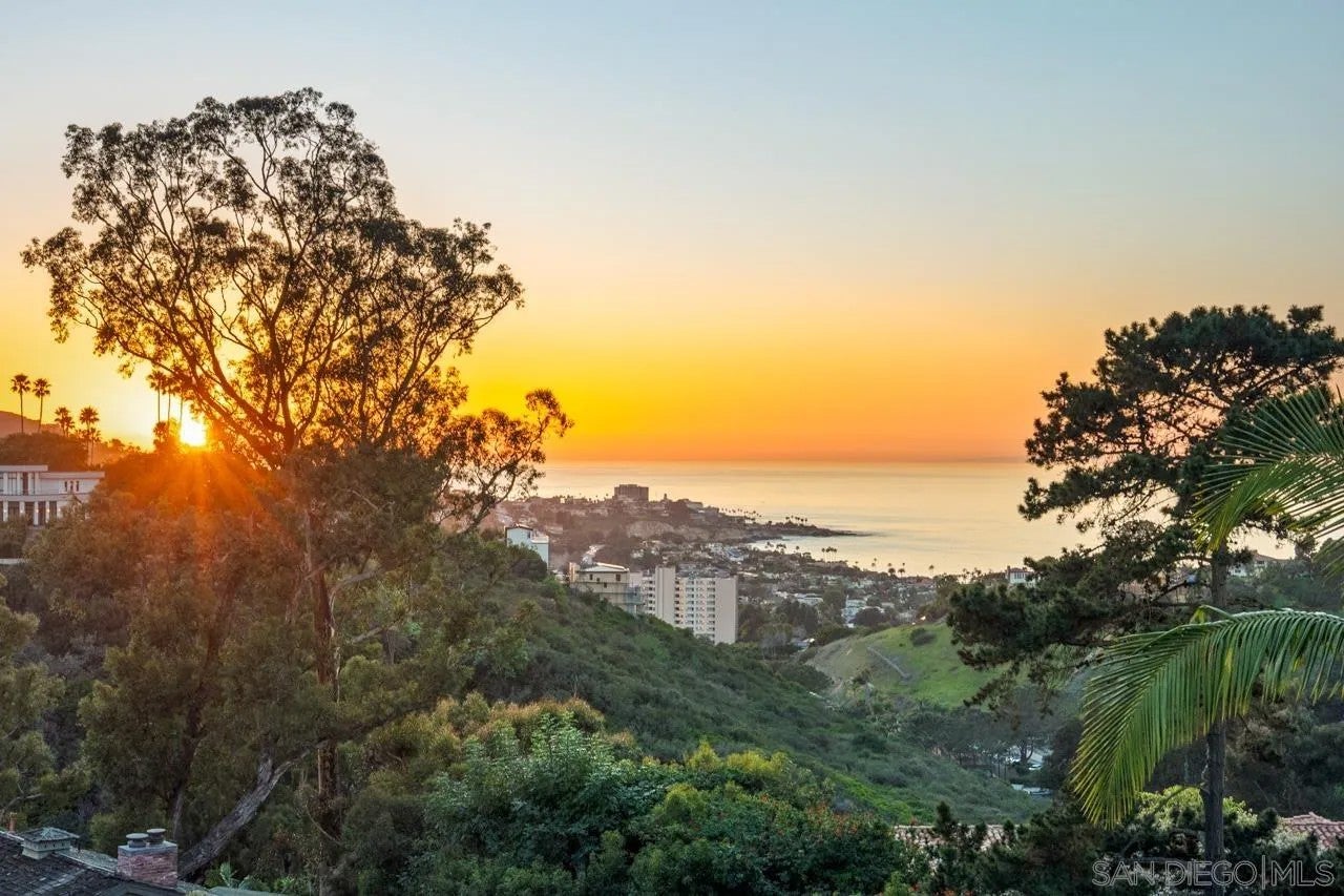 8080 La Jolla Scenic Dr North