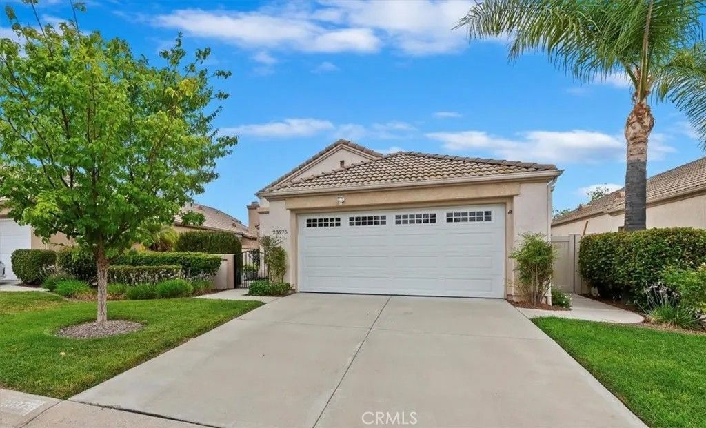 Photo of 23975 Via Pamilla, Murrieta, CA 92562 (MLS # SW25216309)