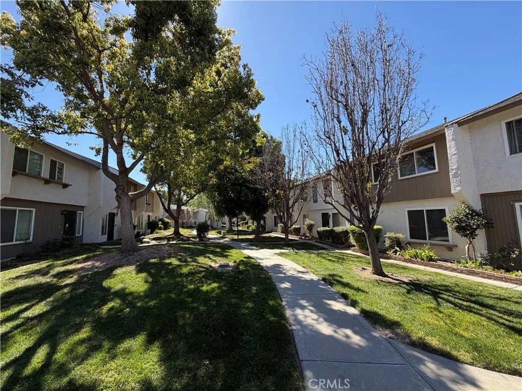 1091 Clark