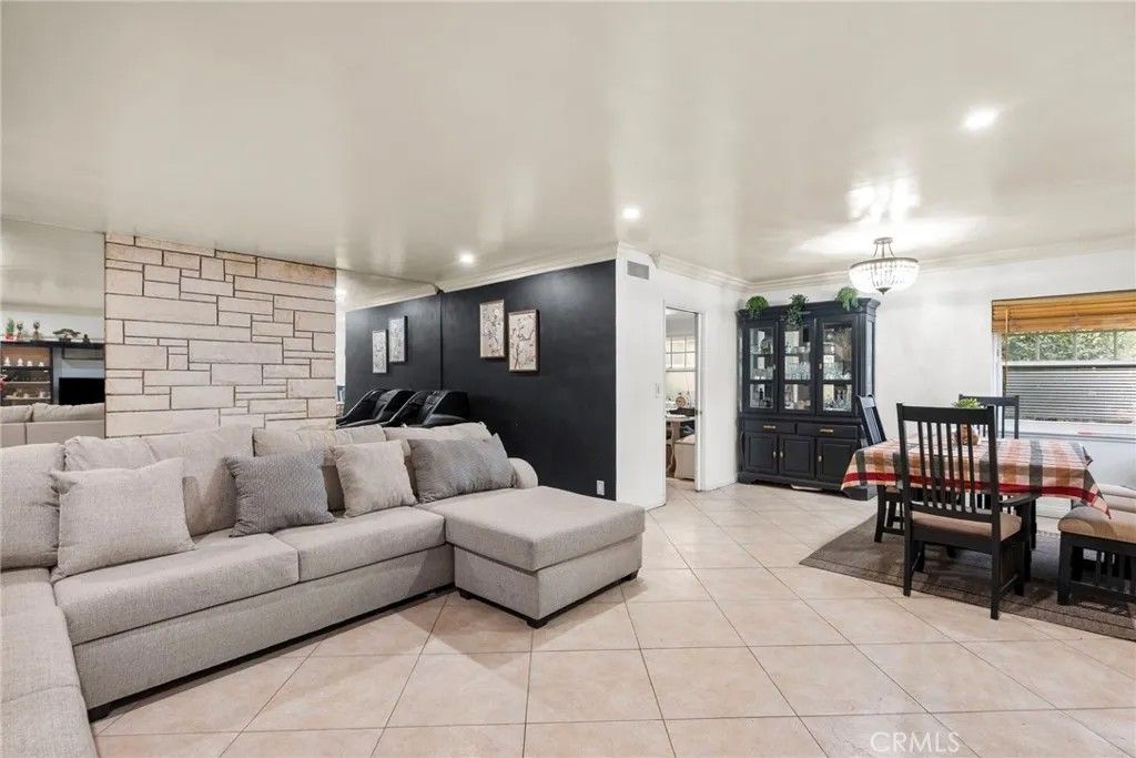 Photo of 9253 Hayvenhurst Avenue, North Hills, CA 91343 (MLS # SR26069067)