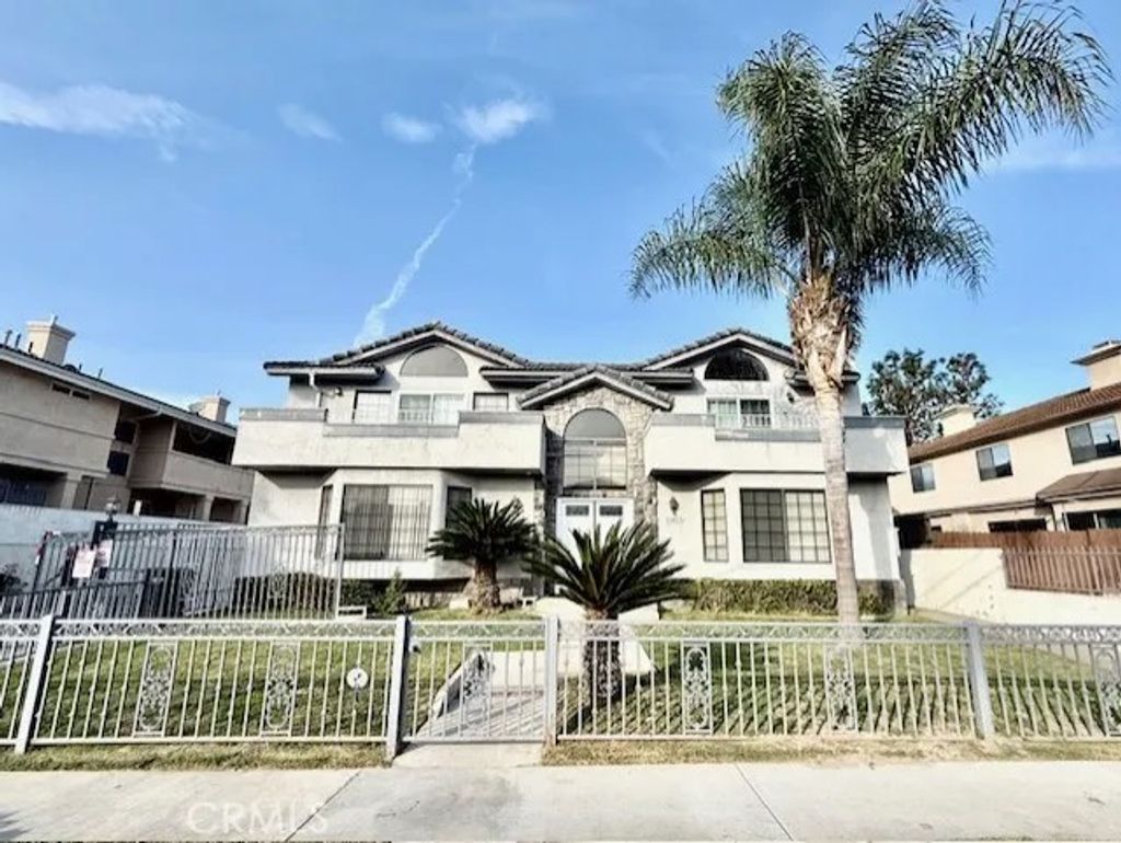 Photo of 11423 216th St., St, Lakewood, CA 90715 (MLS # RS25280723)