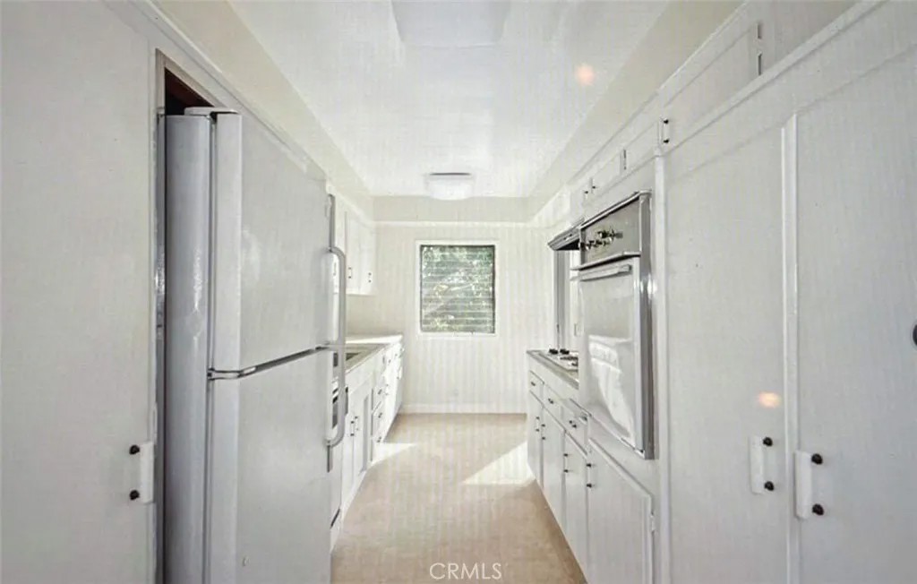 289 S Barrington Avenue A311