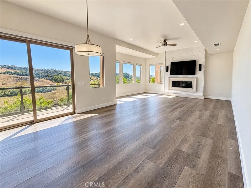 1009 Price Canyon Road